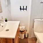 Kyd House Studiouri Si La 100 De M De Plaja Debarcader