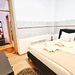 Pensiune Kyd House Studiouri Si La 100 De M De Plaja Debarcader Eforie Nord