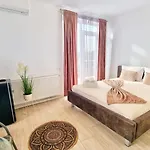 Kyd House Studiouri Si La 100 De M De Plaja Debarcader 3* Eforie Nord