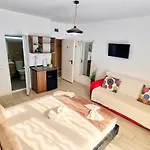 Kyd House Studiouri Si La 100 De M De Plaja Debarcader 3* Eforie Nord