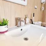 Pensiune Kyd House Studiouri Si La 100 De M De Plaja Debarcader