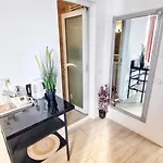 Kyd House Studiouri Si La 100 De M De Plaja Debarcader Eforie Nord