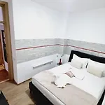 Kyd House Studiouri Si La 100 De M De Plaja Debarcader Eforie Nord