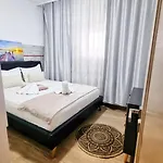 Pensiune Kyd House Studiouri Si La 100 De M De Plaja Debarcader Eforie Nord