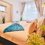 Pensiune Kyd House Studiouri Si La 100 De M De Plaja Debarcader 3*