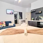 Pensiune Kyd House Studiouri Si La 100 De M De Plaja Debarcader Eforie Nord