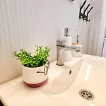 Kyd House Studiouri Si La 100 De M De Plaja Debarcader