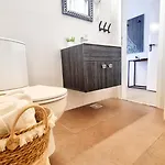 Kyd House Studiouri Si La 100 De M De Plaja Debarcader