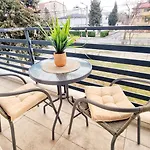 Pensiune Kyd House Studiouri Si La 100 De M De Plaja Debarcader