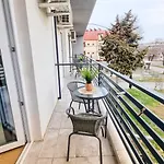 Kyd House Studiouri Si La 100 De M De Plaja Debarcader Pensiune 3*