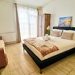 Kyd House Studiouri Si La 100 De M De Plaja Debarcader 3* Eforie Nord