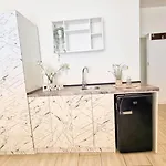 Pensiune Kyd House Studiouri Si La 100 De M De Plaja Debarcader 3*