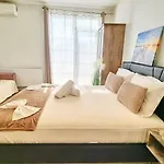 Pensiune Kyd House Studiouri Si La 100 De M De Plaja Debarcader 3*