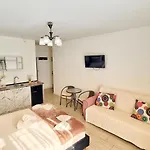 Kyd House Studiouri Si La 100 De M De Plaja Debarcader 3*