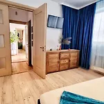Kyd House Studiouri Si La 100 De M De Plaja Debarcader Pensiune