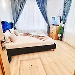 Kyd House Studiouri Si La 100 De M De Plaja Debarcader Pensiune Eforie Nord