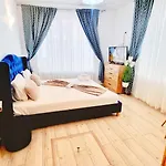 Pensiune Kyd House Studiouri Si La 100 De M De Plaja Debarcader Eforie Nord