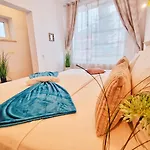 Kyd House Studiouri Si La 100 De M De Plaja Debarcader Pensiune Eforie Nord