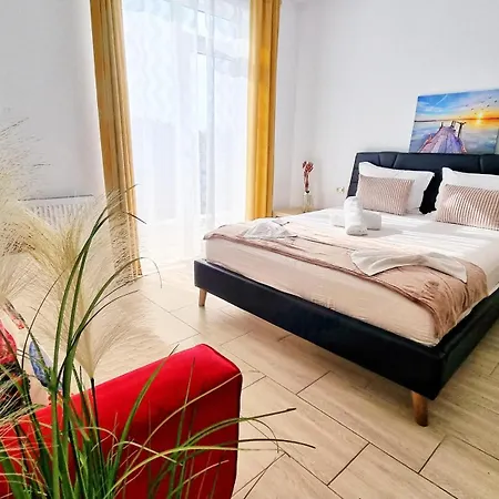 Kyd House Studiouri Si La 100 De M De Plaja Debarcader