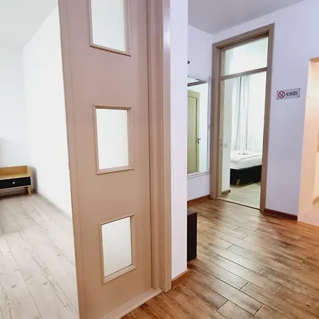 Pensiune Kyd House Studiouri Si La 100 De M De Plaja Debarcader Eforie Nord