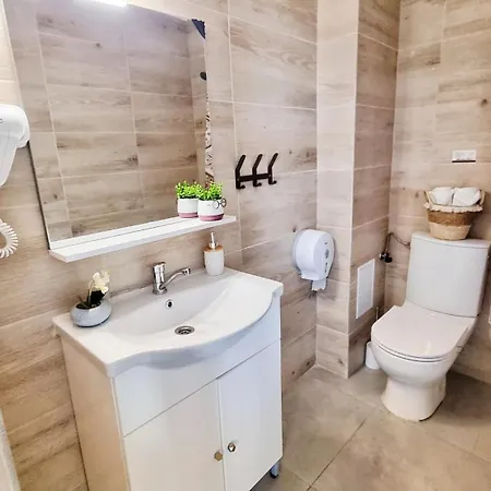 Guest house Kyd - Studiouri Si La 100m De Plaja Debarcader 3*