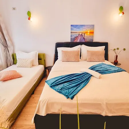 Pensiune Kyd House Studiouri Si La 100 De M De Plaja Debarcader 3*